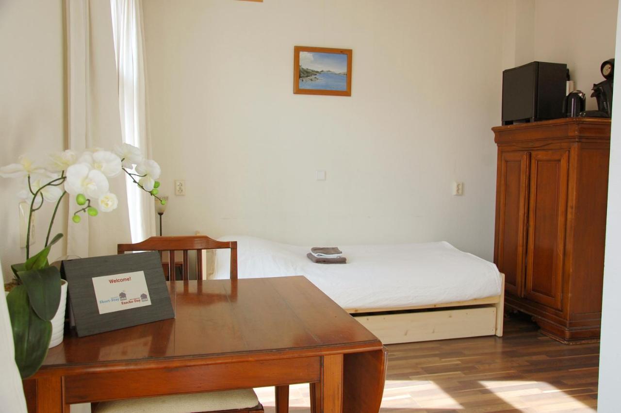 Ensche-Day Inn Енсхеде Екстериор снимка